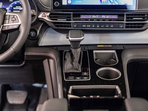 Used 2025 Toyota Sienna XSE image 39