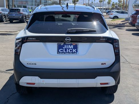 New 2026 Nissan Kicks SR FWD image 3