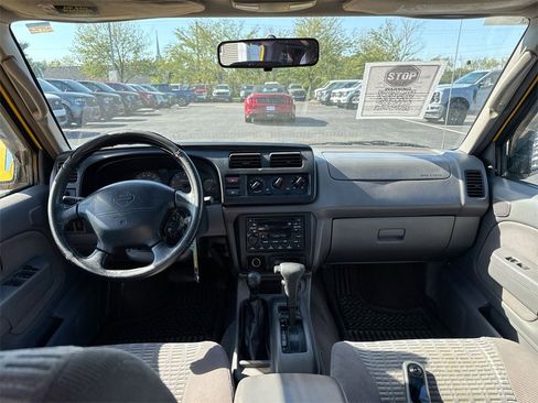 Used 2000 Nissan Xterra XE image 10