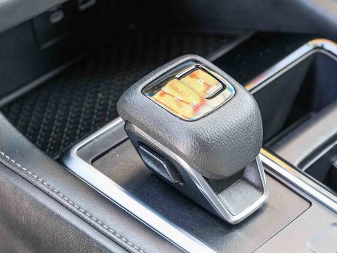 Used 2024 Nissan Pathfinder SV FWD image 19