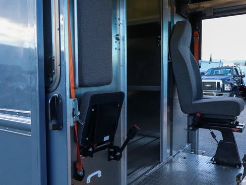 Used 2019 Ford E-450 and Econoline 450 Super Duty image 28