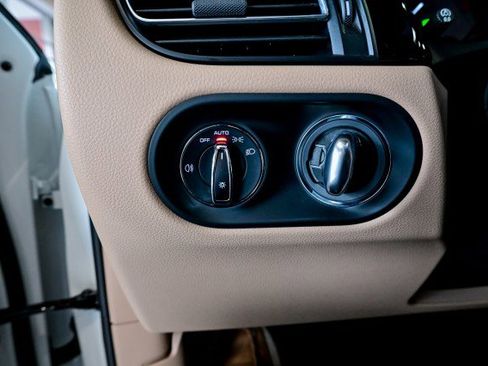 Used 2023 Porsche Macan w/ Premium Package Plus image 46