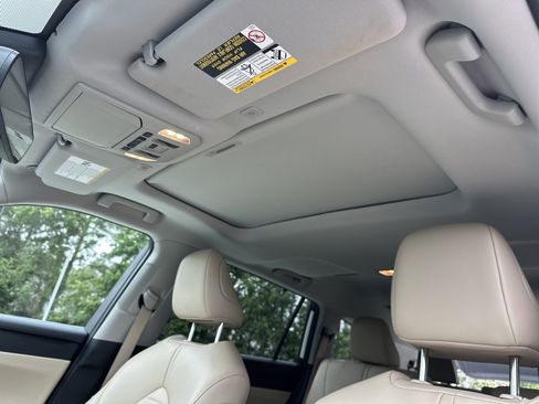 Certified 2024 Toyota Highlander XLE FWD image 28