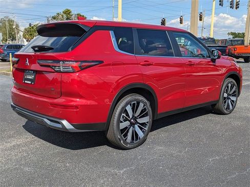 New 2025 Mitsubishi Outlander SE image 5