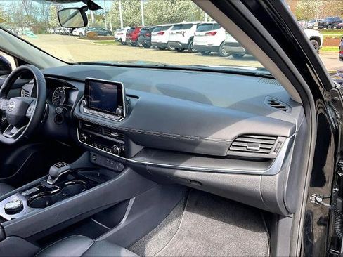 Certified 2025 Nissan Rogue SV w/ SV Premium Package AWD/4WD image 13