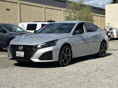 Used 2024 Nissan Altima 2.5 SR image 2