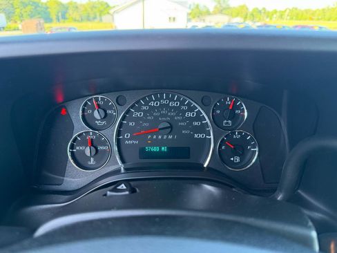 Used 2020 Chevrolet Express 2500 w/ Driver Convenience Package RWD image 24