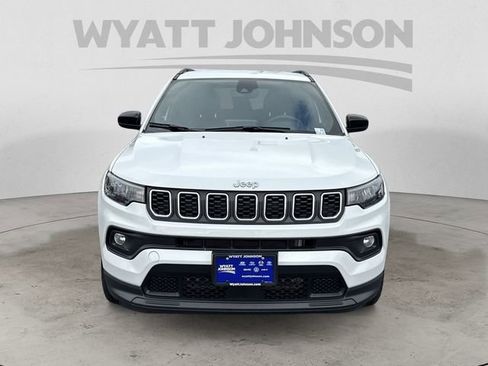 Used 2025 Jeep Compass Latitude image 8