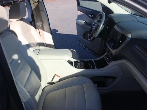 Used 2021 GMC Acadia Denali w/ Denali Technology Package image 36