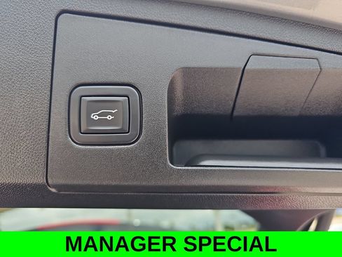 Used 2023 Cadillac XT4 Premium Luxury FWD image 13