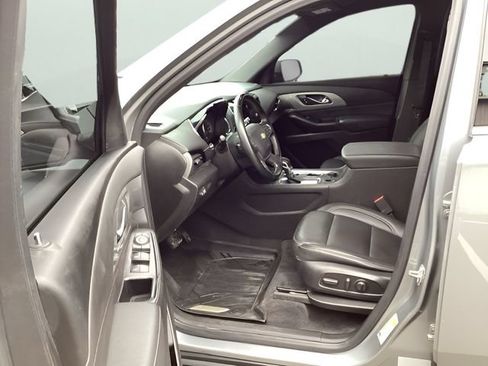 Used 2023 Chevrolet Traverse LT w/ LT Premium Package AWD/4WD image 16