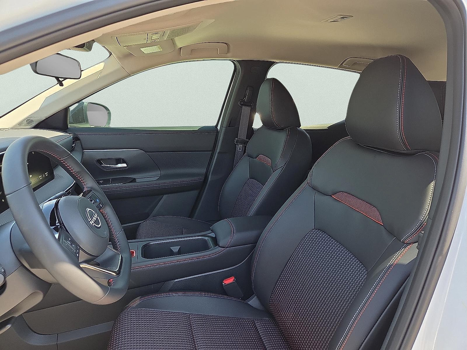 Used 2025 Nissan Kicks SR AWD/4WD image 38