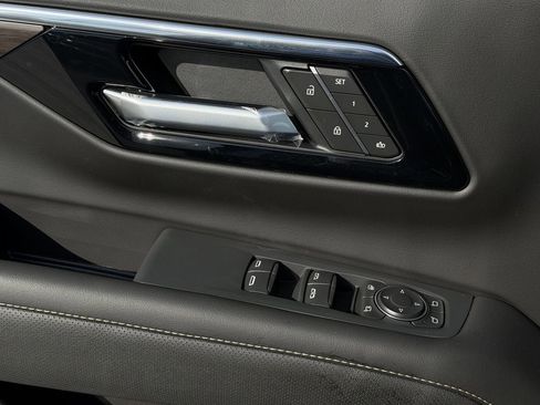 New 2026 Chevrolet Suburban Premier image 21