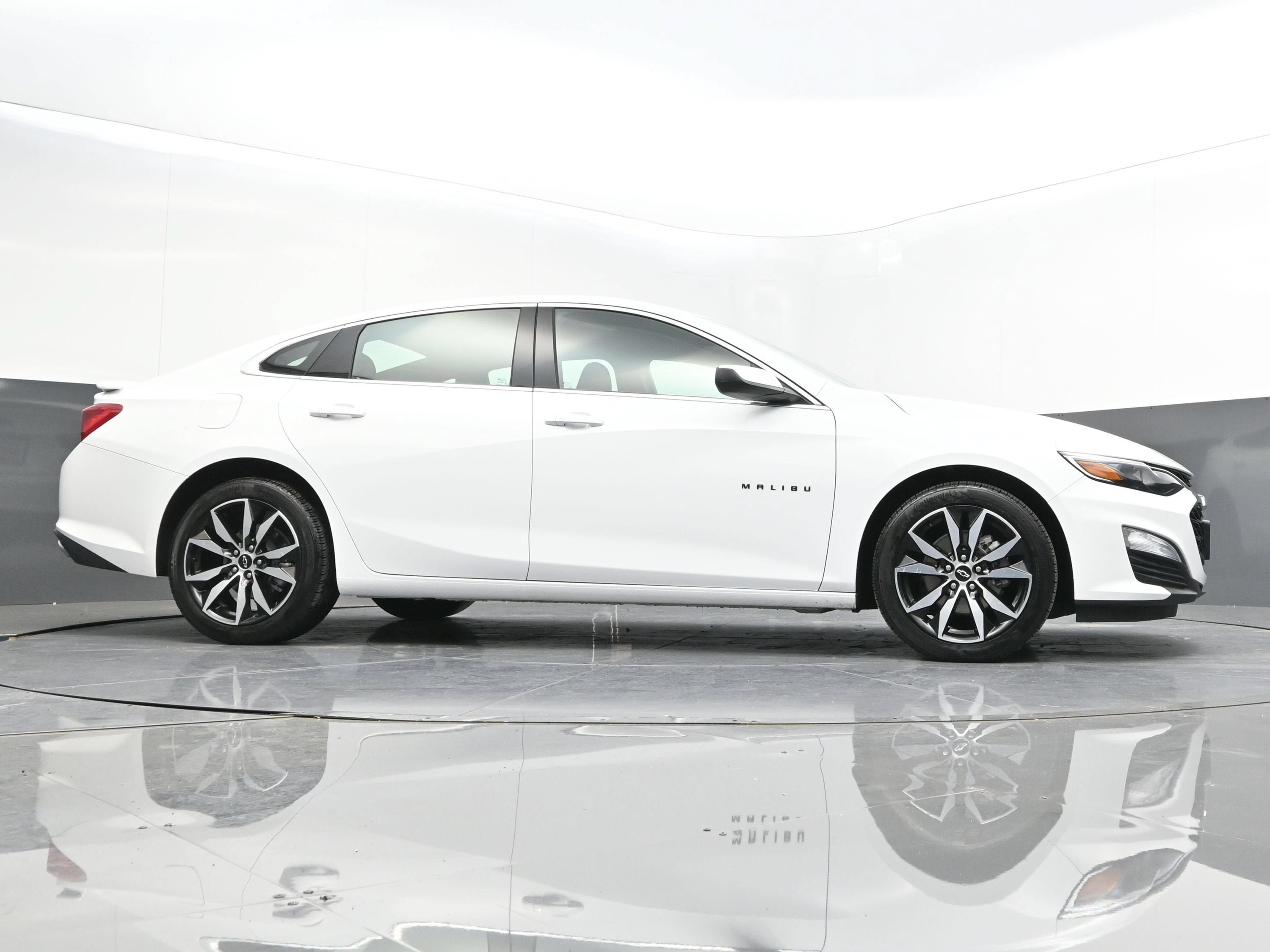 Certified 2024 Chevrolet Malibu RS FWD image 42
