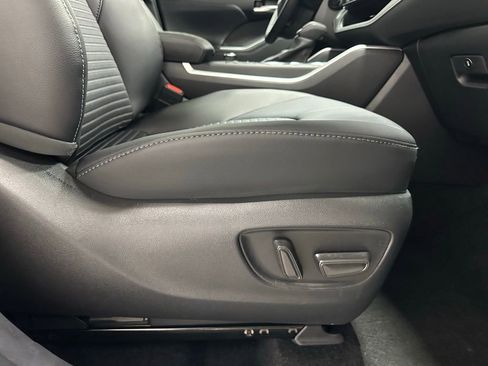 Used 2025 Toyota Highlander XSE image 65