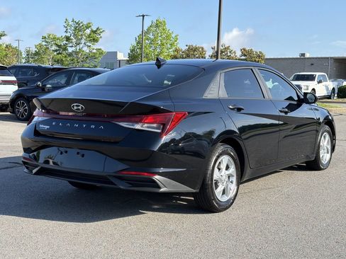 Used 2023 Hyundai Elantra SE FWD image 5