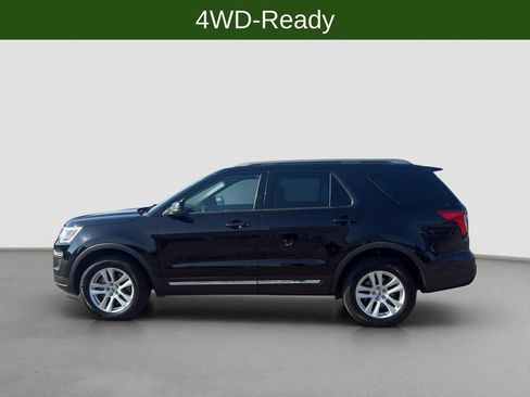 Used 2018 Ford Explorer XLT AWD/4WD image 3