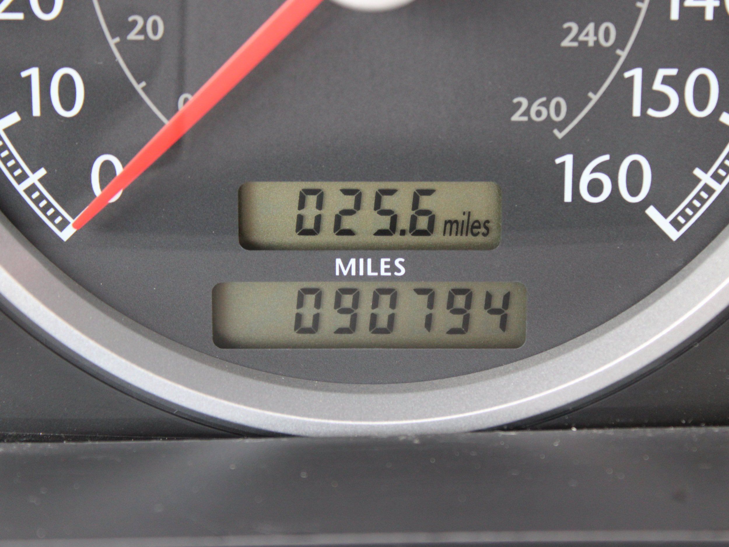 Used 2005 Chrysler Crossfire Limited RWD image 15