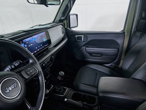 Used 2025 Jeep Wrangler Sport image 21