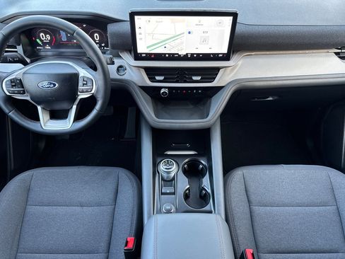 Used 2025 Ford Explorer Active image 13
