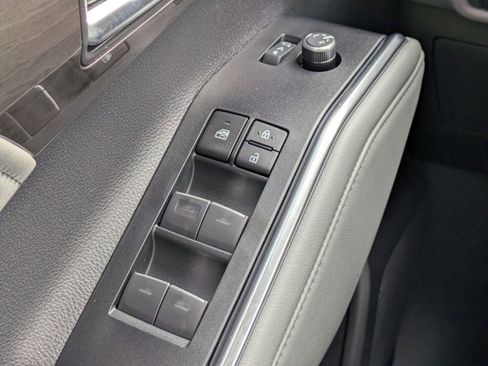 New 2026 Toyota Highlander Limited image 27