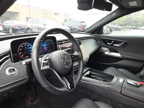 Used 2025 Mercedes-Benz E 350 4MATIC Sedan image 7