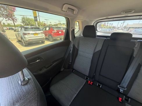 Used 2023 Nissan Rogue SV FWD image 40
