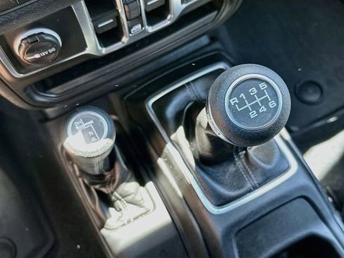 Used 2025 Jeep Wrangler Unlimited Sport AWD/4WD image 17