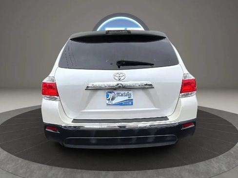 Used 2013 Toyota Highlander SE FWD image 9
