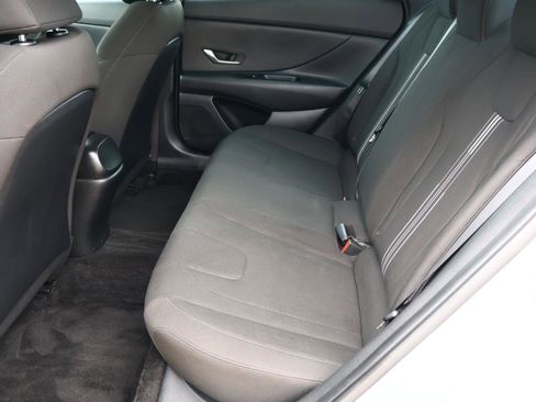 Used 2021 Hyundai Elantra SEL FWD image 18