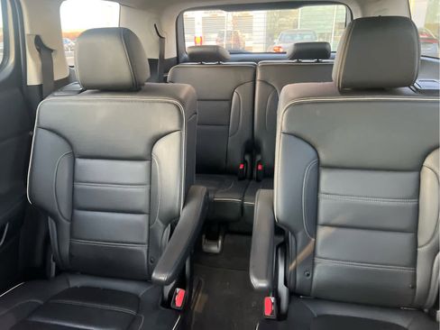 Used 2022 GMC Acadia Denali w/ Denali Ultimate Package image 8