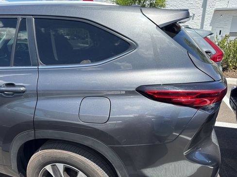 Used 2023 Toyota Highlander XLE image 7