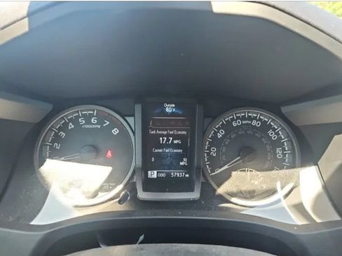 Used 2018 Toyota Tacoma TRD Off-Road w/ Technology Package AWD/4WD image 2