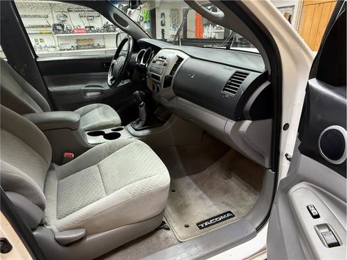 Used 2010 Toyota Tacoma 4x4 Double Cab image 22