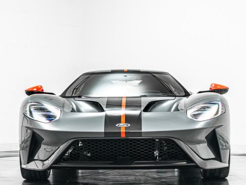 Used 2019 Ford GT RWD image 4