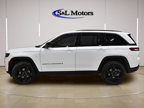 New 2026 Jeep Grand Cherokee Limited w/ Limited Altitude Package AWD/4WD image 2