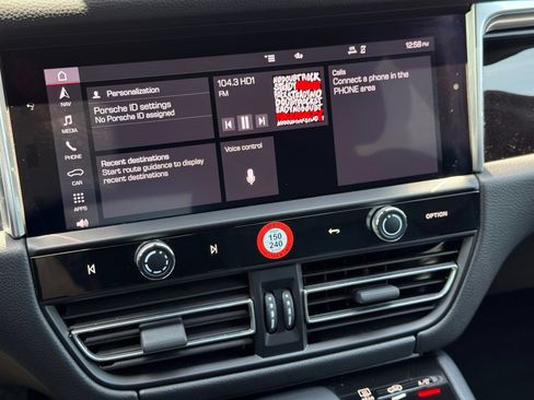 Used 2026 Porsche Macan AWD/4WD image 19