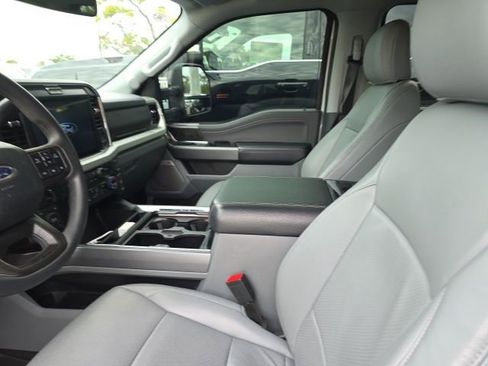 Used 2025 Ford F250 XLT w/ Black Appearance Package image 5