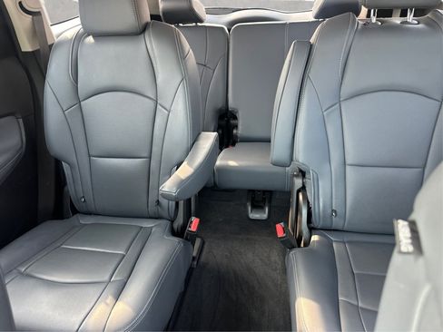 Used 2019 Buick Enclave Essence AWD/4WD image 24