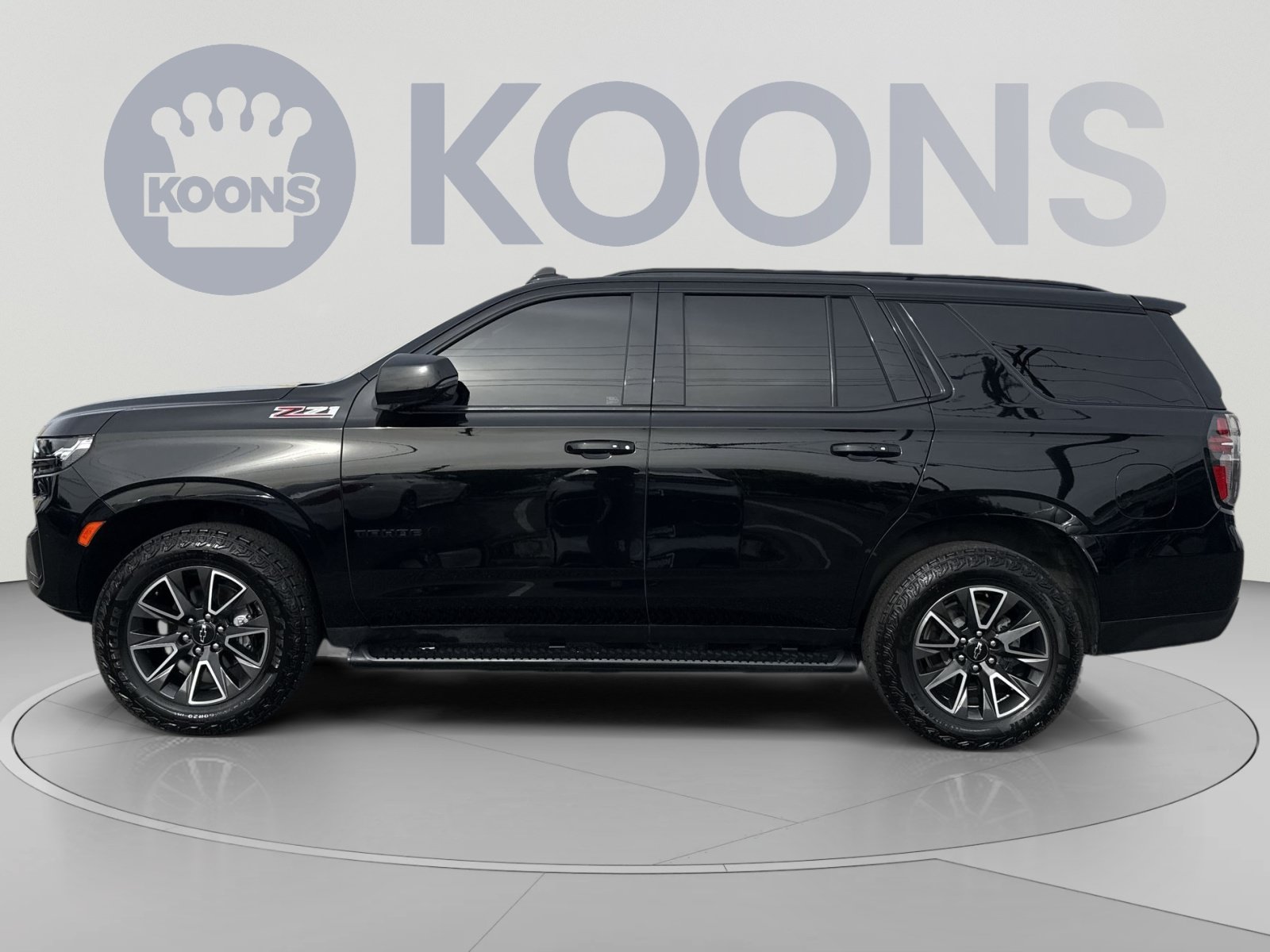 Used 2022 Chevrolet Tahoe Z71 w/ Luxury Package AWD/4WD image 2