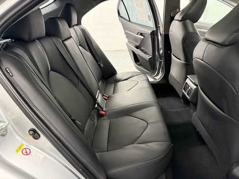 Used 2018 Toyota Camry XSE image 12