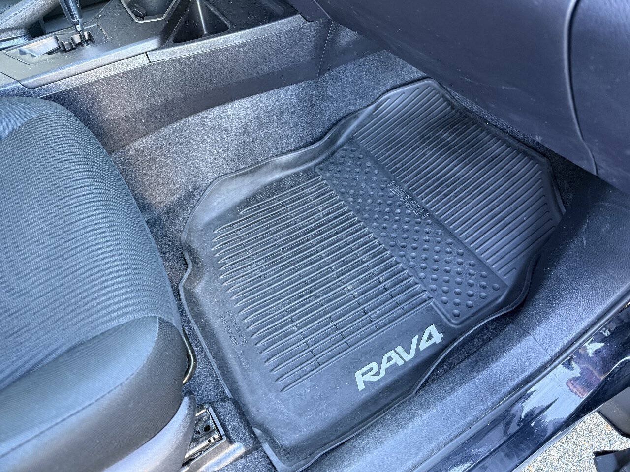 Used 2017 Toyota RAV4 LE w/ Carpet Mat Package AWD/4WD image 16