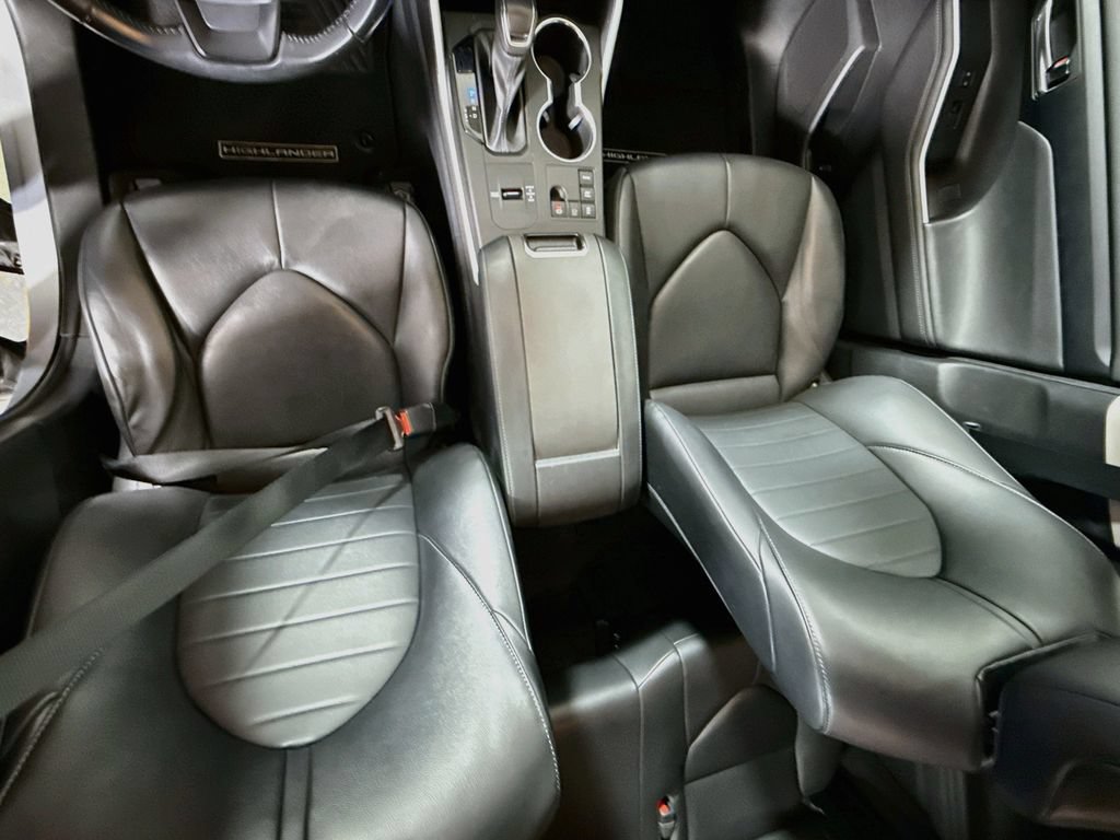 Certified 2023 Toyota Highlander XLE AWD/4WD image 23