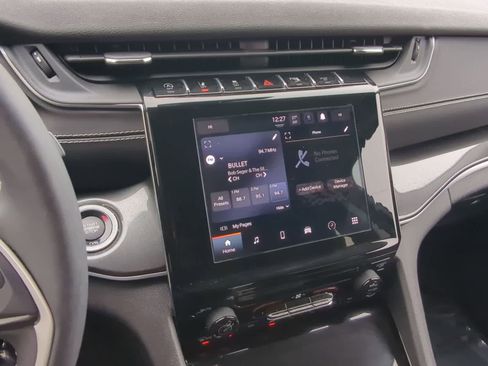 Used 2023 Jeep Grand Cherokee Laredo image 27