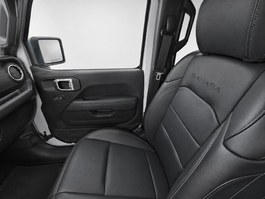 Used 2022 Jeep Wrangler Unlimited Sahara w/ Cold Weather Group AWD/4WD image 29