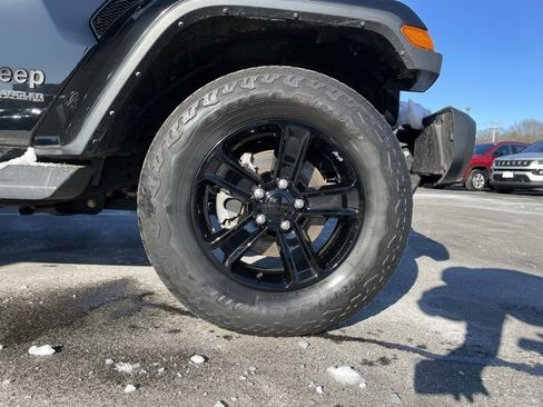 Used 2022 Jeep Wrangler Unlimited Sahara image 32