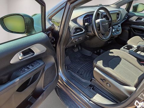 Used 2020 Chrysler Pacifica Touring w/ S Appearance Package FWD image 20