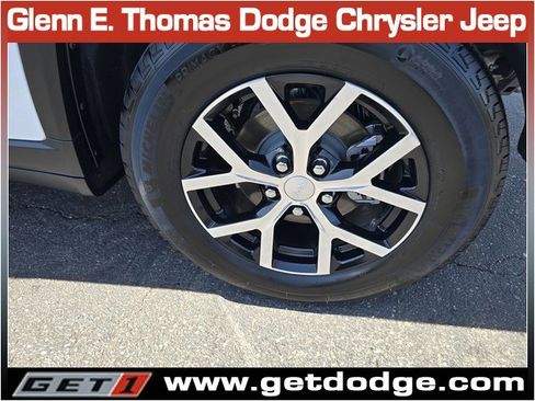 Certified 2025 Jeep Grand Cherokee Limited w/ Luxury Tech Group II AWD/4WD image 37