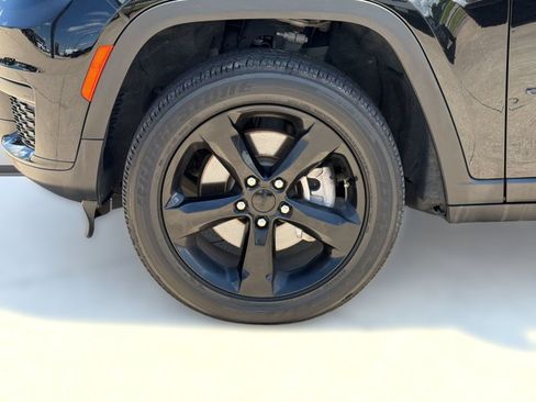 Used 2024 Jeep Grand Cherokee L Altitude AWD/4WD image 12