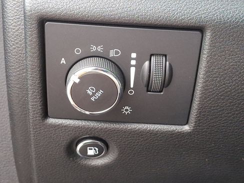 Used 2022 Jeep Grand Cherokee Limited image 29